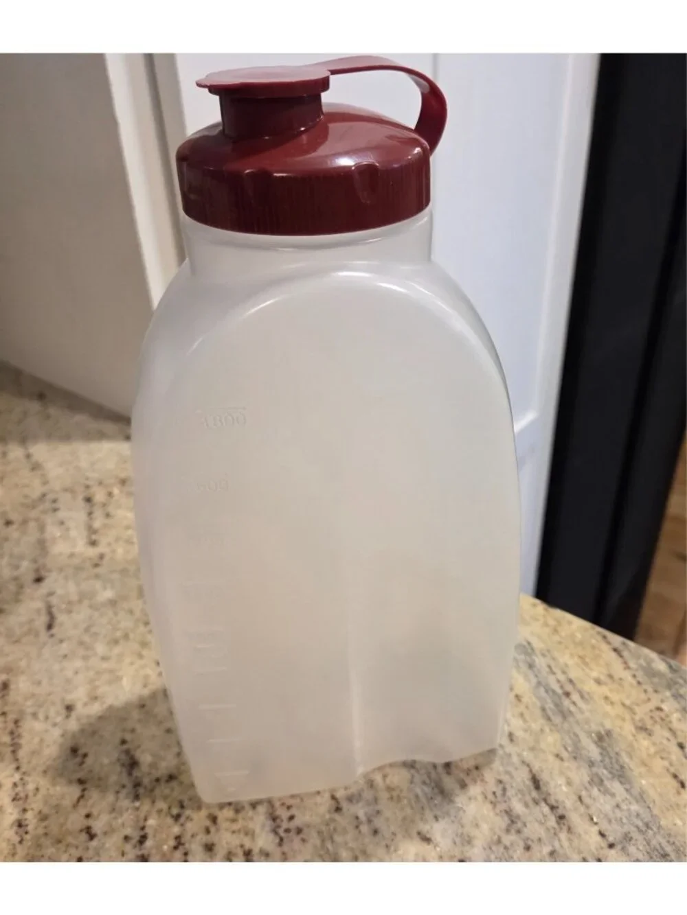Rubbermaid Servin Saver Pitcher Jug #IC98 Flip Top Lid 2 QUART 64 oz 1.9 liter